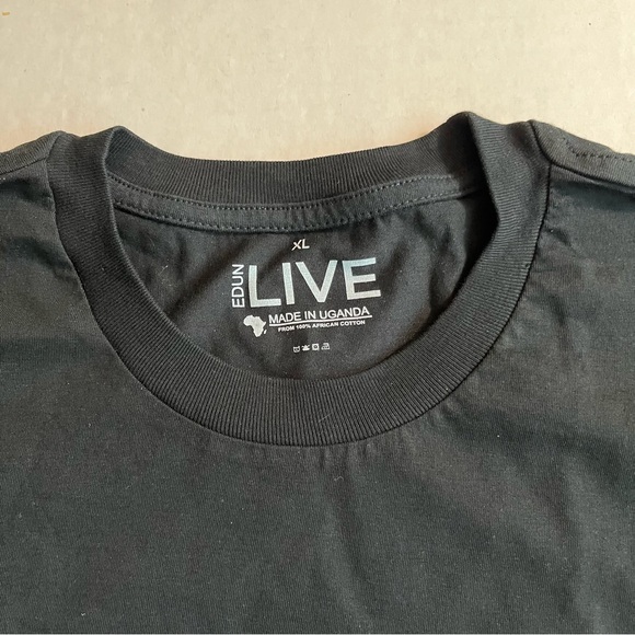 U2 T-Shirt XL Tour 2017 Black 2-Sided Cotton Uganda Joshua Tree 6/20/17 Tagless - Picture 3 of 5